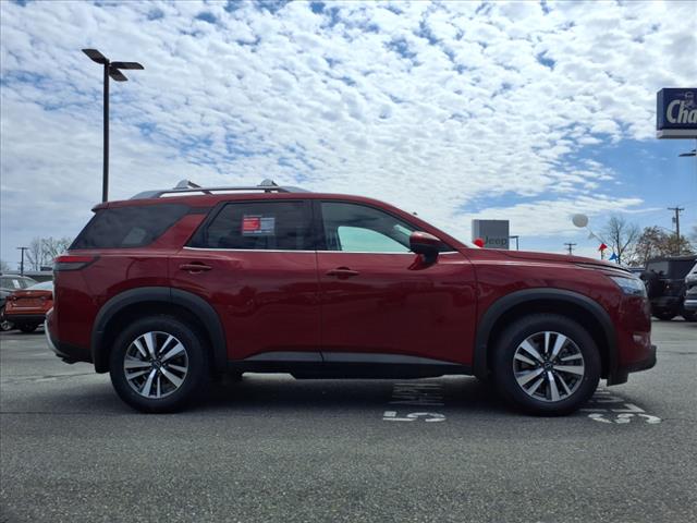 2024 Nissan Pathfinder SL