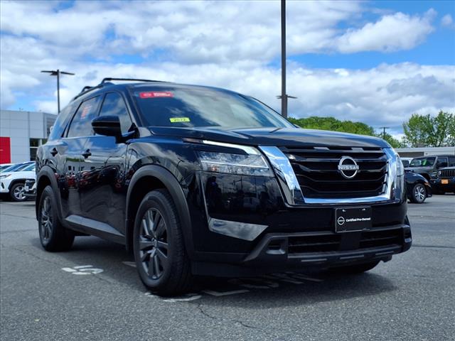 2022 Nissan Pathfinder SV
