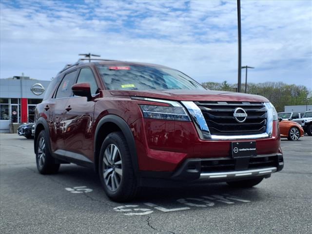 2024 Nissan Pathfinder SL