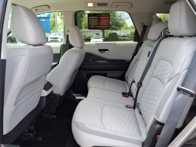 2022 Nissan Pathfinder SV