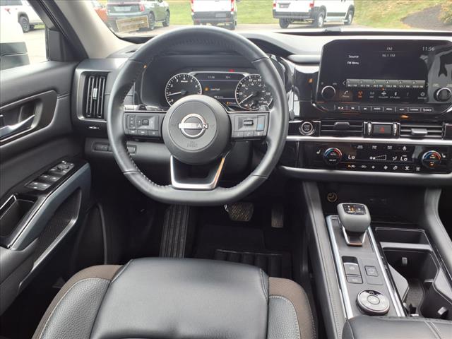 2024 Nissan Pathfinder SL