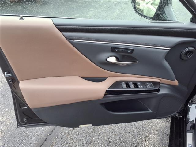 2025 Lexus ES 300h 300h Luxury