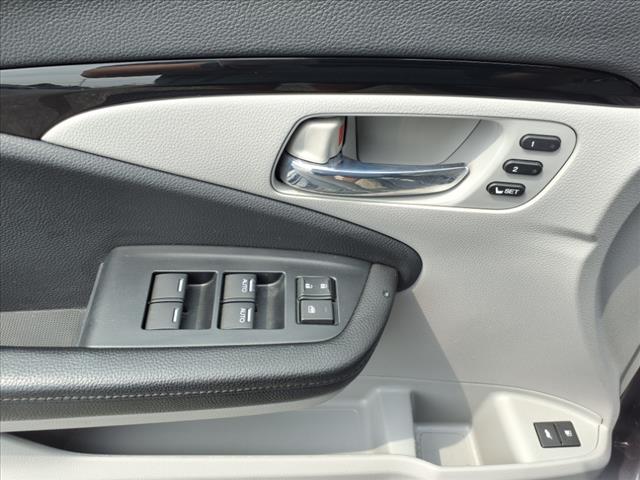 2021 Honda Pilot Touring w/Rear Captain's Chairs