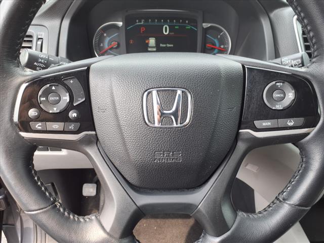 2021 Honda Pilot Touring w/Rear Captain's Chairs