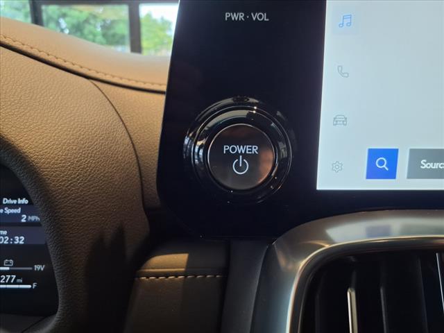 2025 Lexus LX 700h 