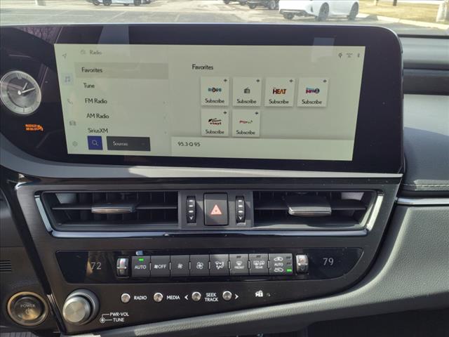 2025 Lexus ES 300h 300h