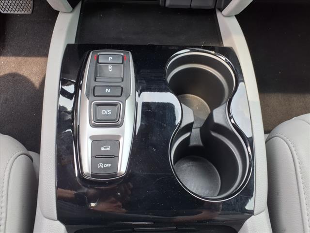 2021 Honda Pilot Touring w/Rear Captain's Chairs