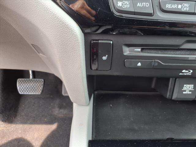 2021 Honda Pilot Touring w/Rear Captain's Chairs