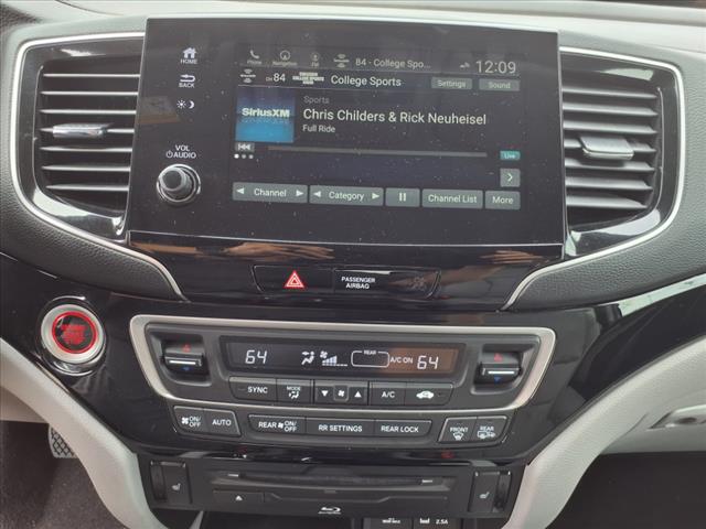 2021 Honda Pilot Touring w/Rear Captain's Chairs