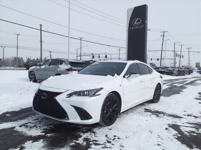 2022 Lexus ES 300h F SPORT