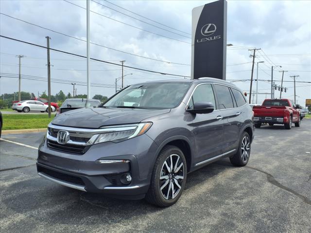 2021 Honda Pilot Touring w/Rear Captain's Chairs
