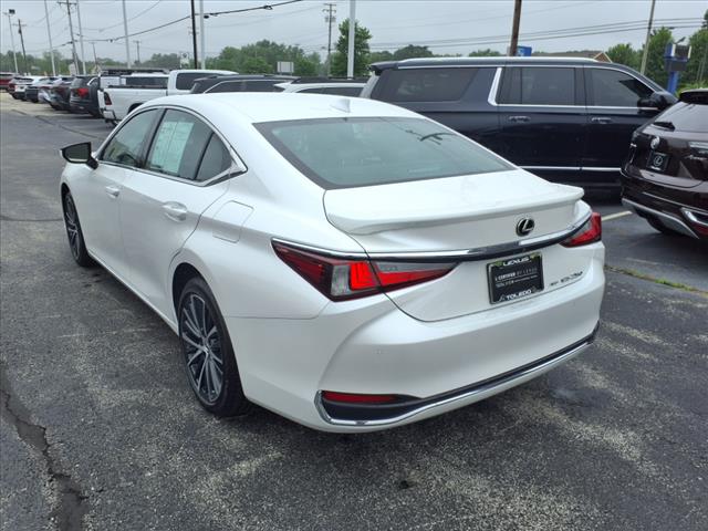 2022 Lexus ES 250 Base