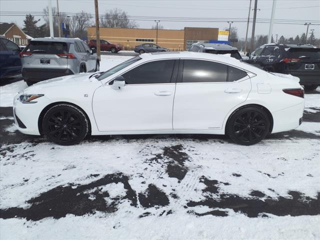 2022 Lexus ES 300h F SPORT