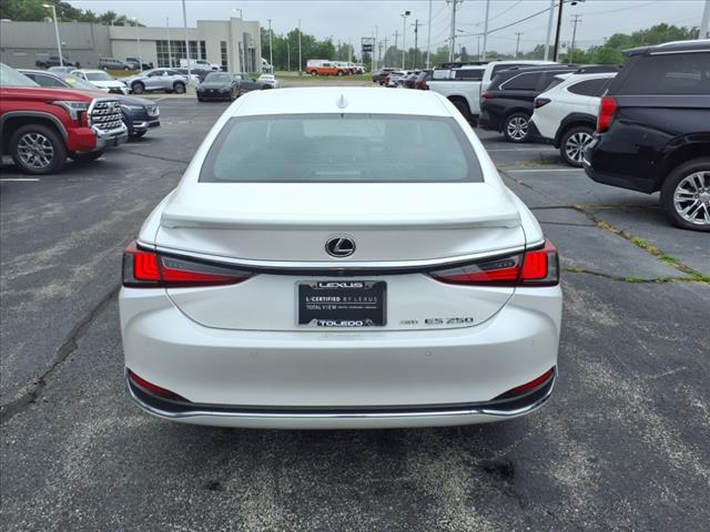 2022 Lexus ES 250 Base