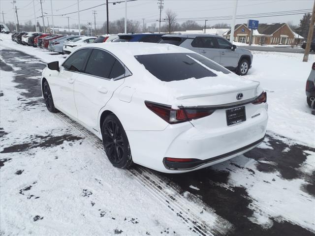 2022 Lexus ES 300h F SPORT