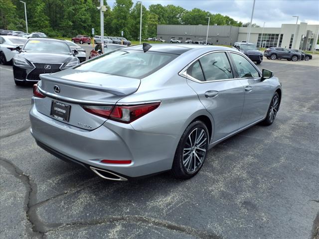 2022 Lexus ES 350 Base