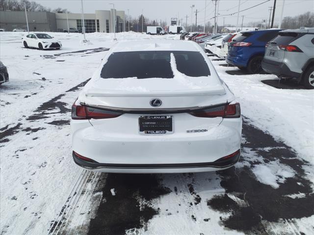 2022 Lexus ES 300h F SPORT