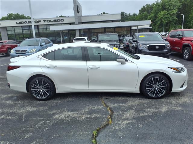 2022 Lexus ES 250 Base