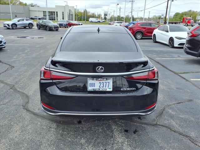 2024 Lexus ES 300h Ultra Luxury
