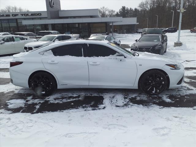 2022 Lexus ES 300h F SPORT