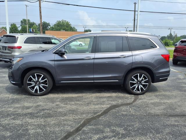 2021 Honda Pilot Touring w/Rear Captain's Chairs