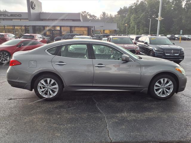 2011 INFINITI M37 x