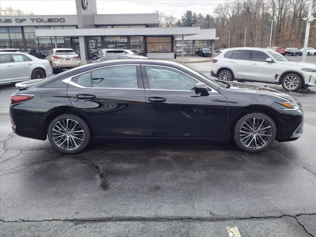 2024 Lexus ES 300h Base