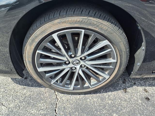 2023 Lexus ES 350 Base