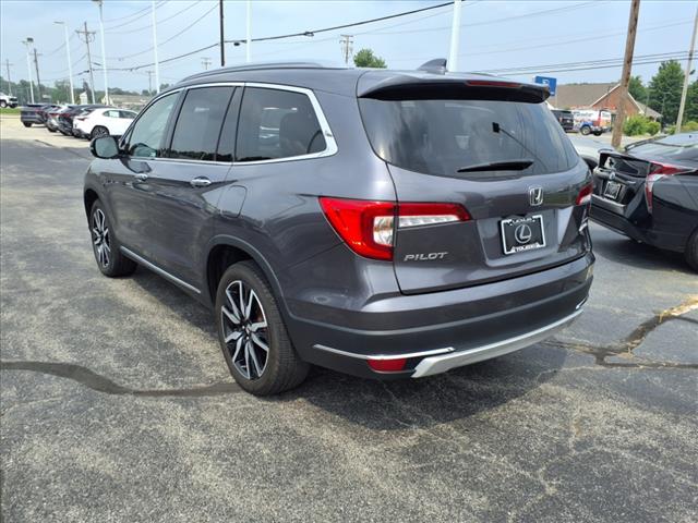 2021 Honda Pilot Touring w/Rear Captain's Chairs