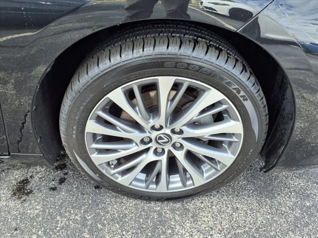 2020 Lexus ES 300h Base