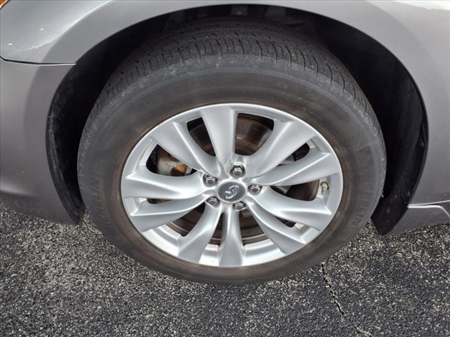 2011 INFINITI M37 x