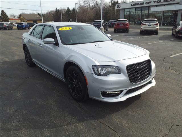 2023 Chrysler 300 Touring L