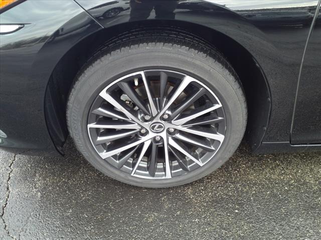 2024 Lexus ES 300h Base