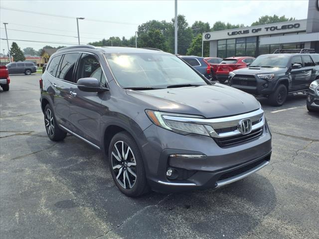 2021 Honda Pilot Touring w/Rear Captain's Chairs