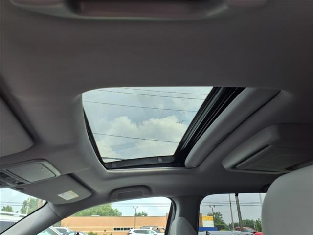 2021 Honda Pilot Touring w/Rear Captain's Chairs