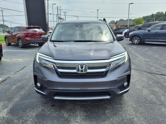 2021 Honda Pilot Touring w/Rear Captain's Chairs