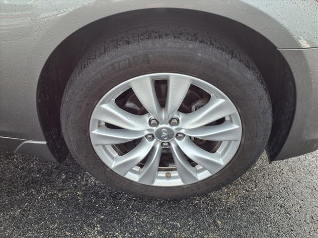 2011 INFINITI M37 x