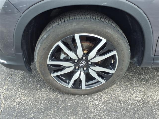 2021 Honda Pilot Touring w/Rear Captain's Chairs