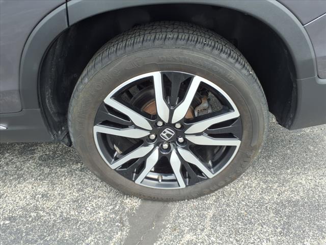 2021 Honda Pilot Touring w/Rear Captain's Chairs