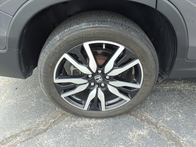 2021 Honda Pilot Touring w/Rear Captain's Chairs
