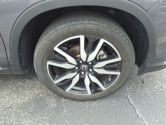 2021 Honda Pilot Touring w/Rear Captain's Chairs