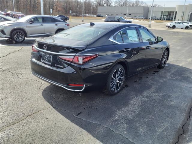 2025 Lexus ES 300h 300h
