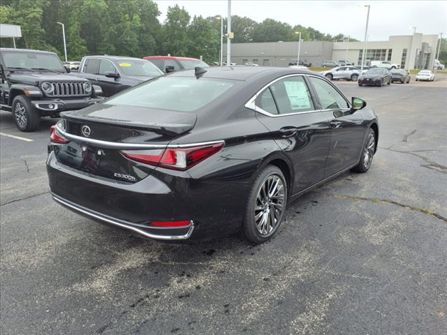 2025 Lexus ES 300h 300h Luxury