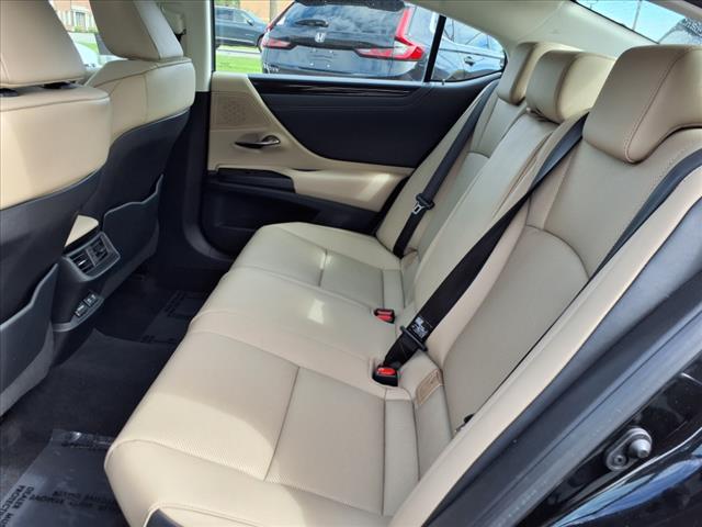 2020 Lexus ES 300h Base