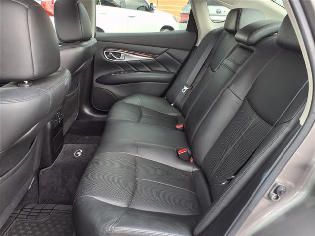 2011 INFINITI M37 x