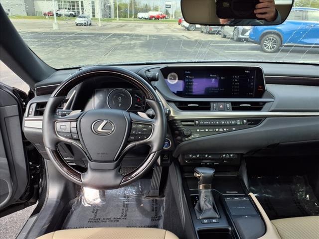 2020 Lexus ES 300h Base