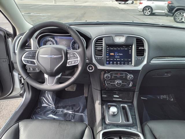 2023 Chrysler 300 Touring L