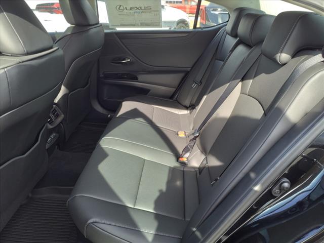 2025 Lexus ES 300h 300h