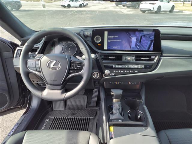 2025 Lexus ES 300h 300h