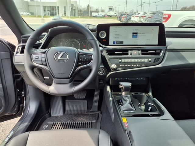 2025 Lexus ES 300h 300h
